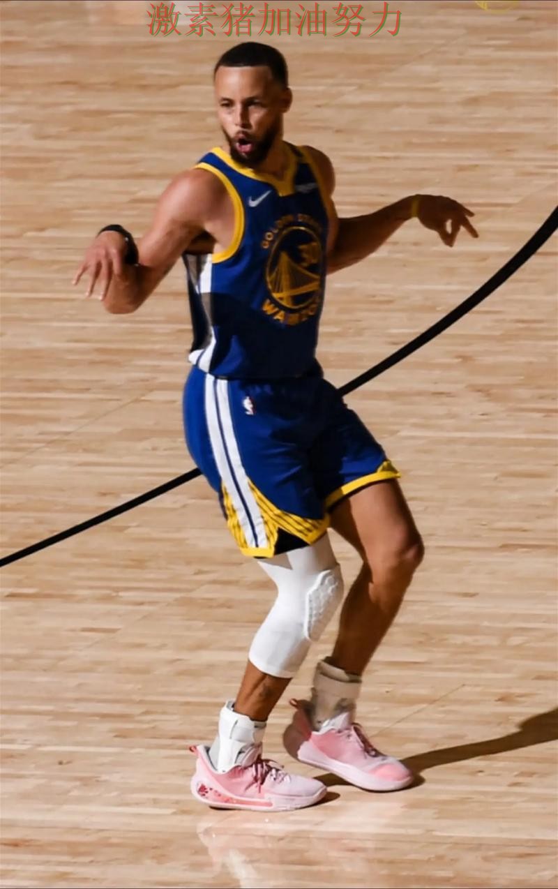 库里关键时刻接管比赛成为焦点